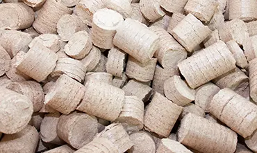 Sous forme de bois compressé ou briquettes